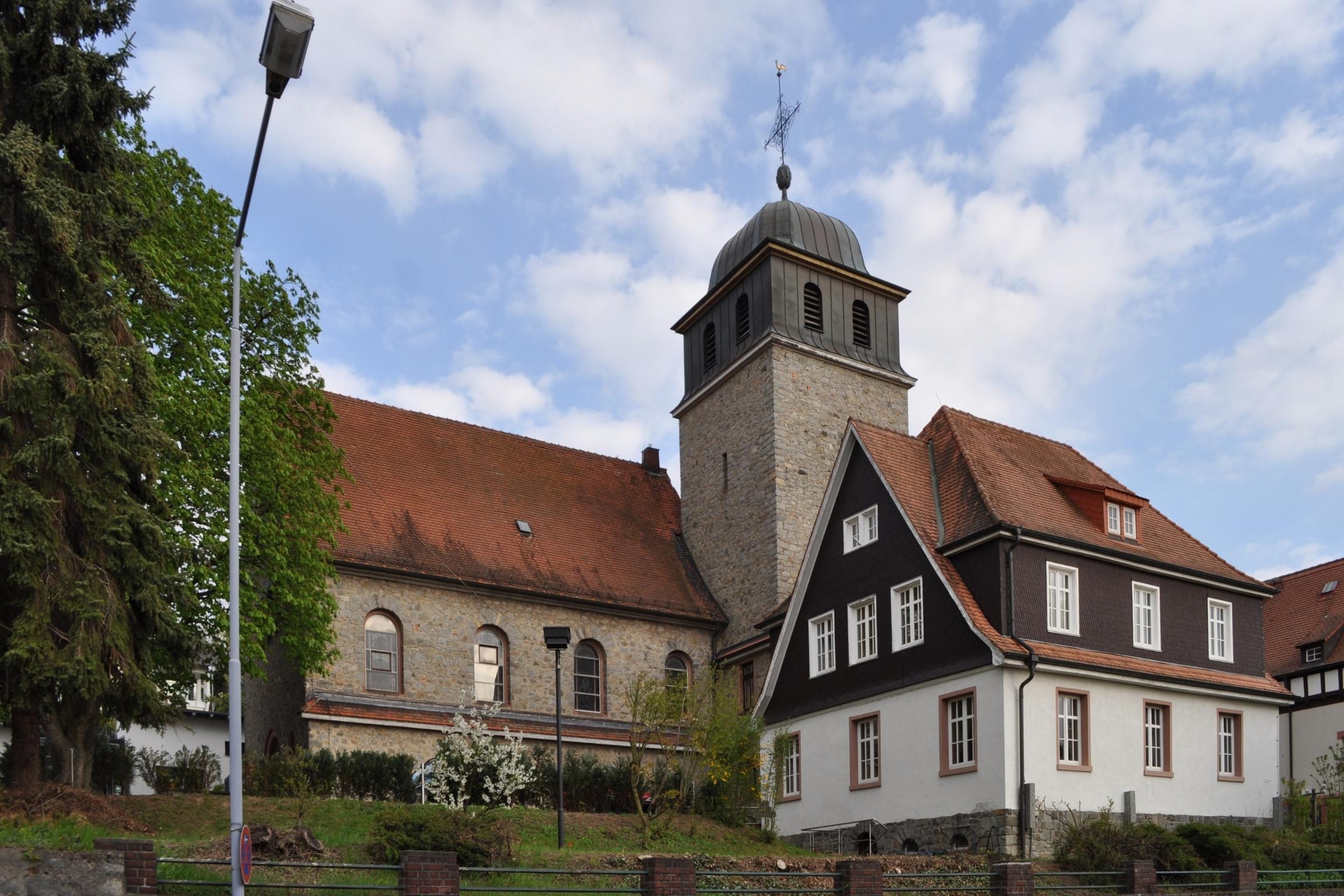 Maria Himmelfahrt in Zwingenberg, Kirche und Pfarrhaus