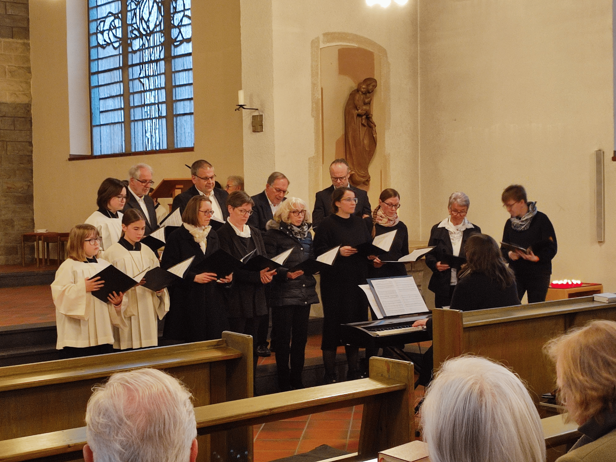 Projektchor singt zur Visitation des Bischofs 18MRZ26