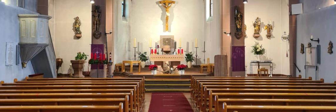 Altarraum zur Adventszeit St. Kilian Mainflingen