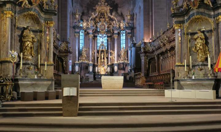 Besichtigungs- und Gottesdienstzeiten Besichtigungs- und Gottesdienstzeiten