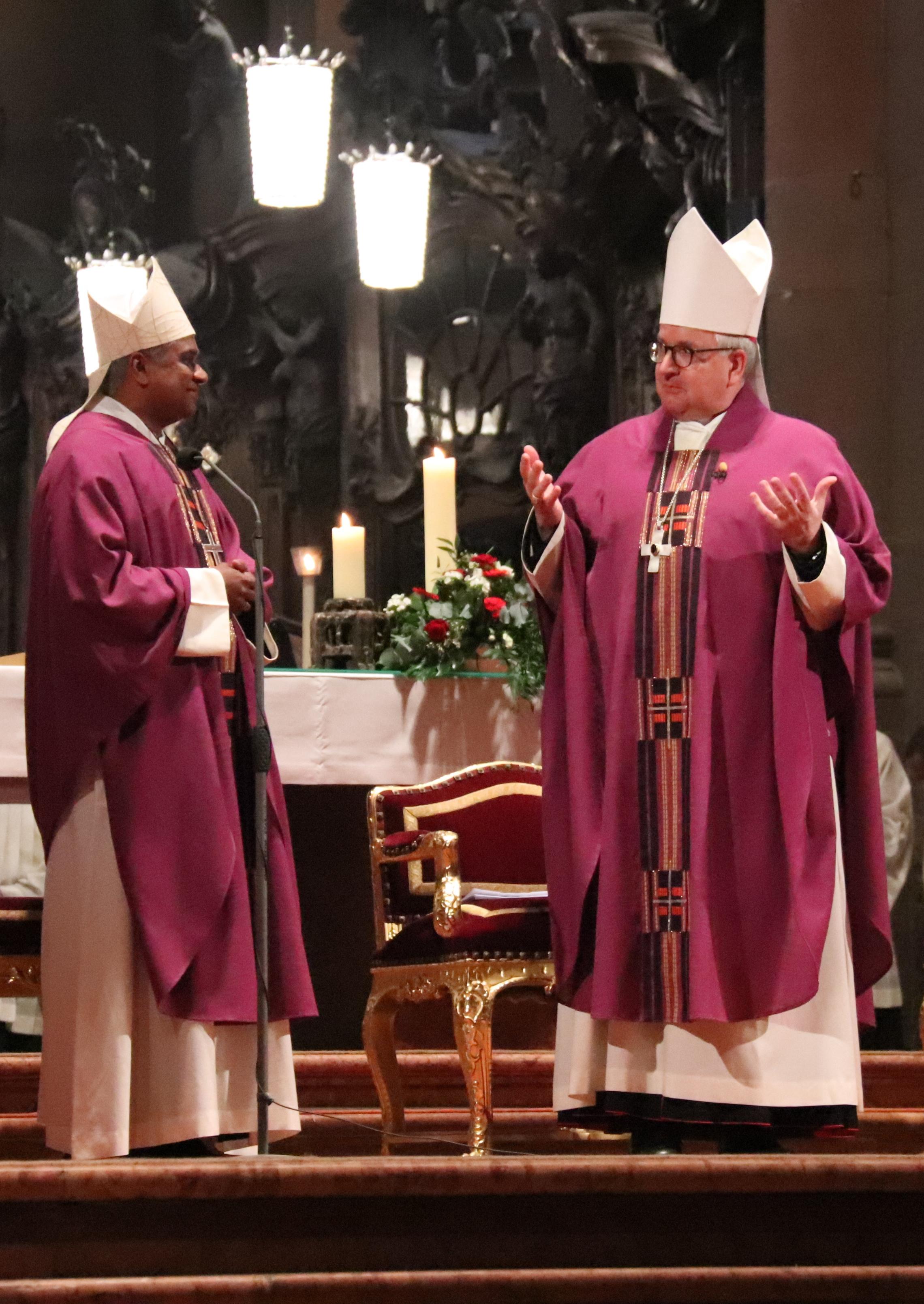 Bischof Peter Kohlgraf und Weihbischof Joshy Pottackal O.Carm.