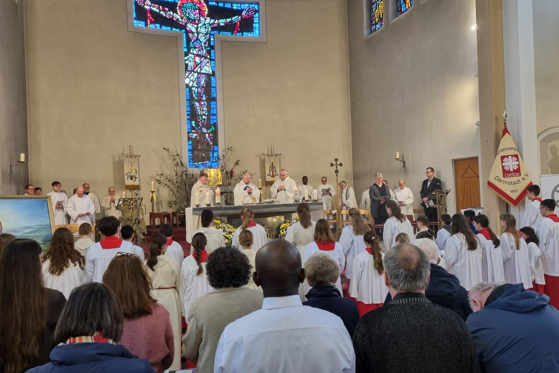Blick ins Kirchenschiff beim Gründungsgottesdienst