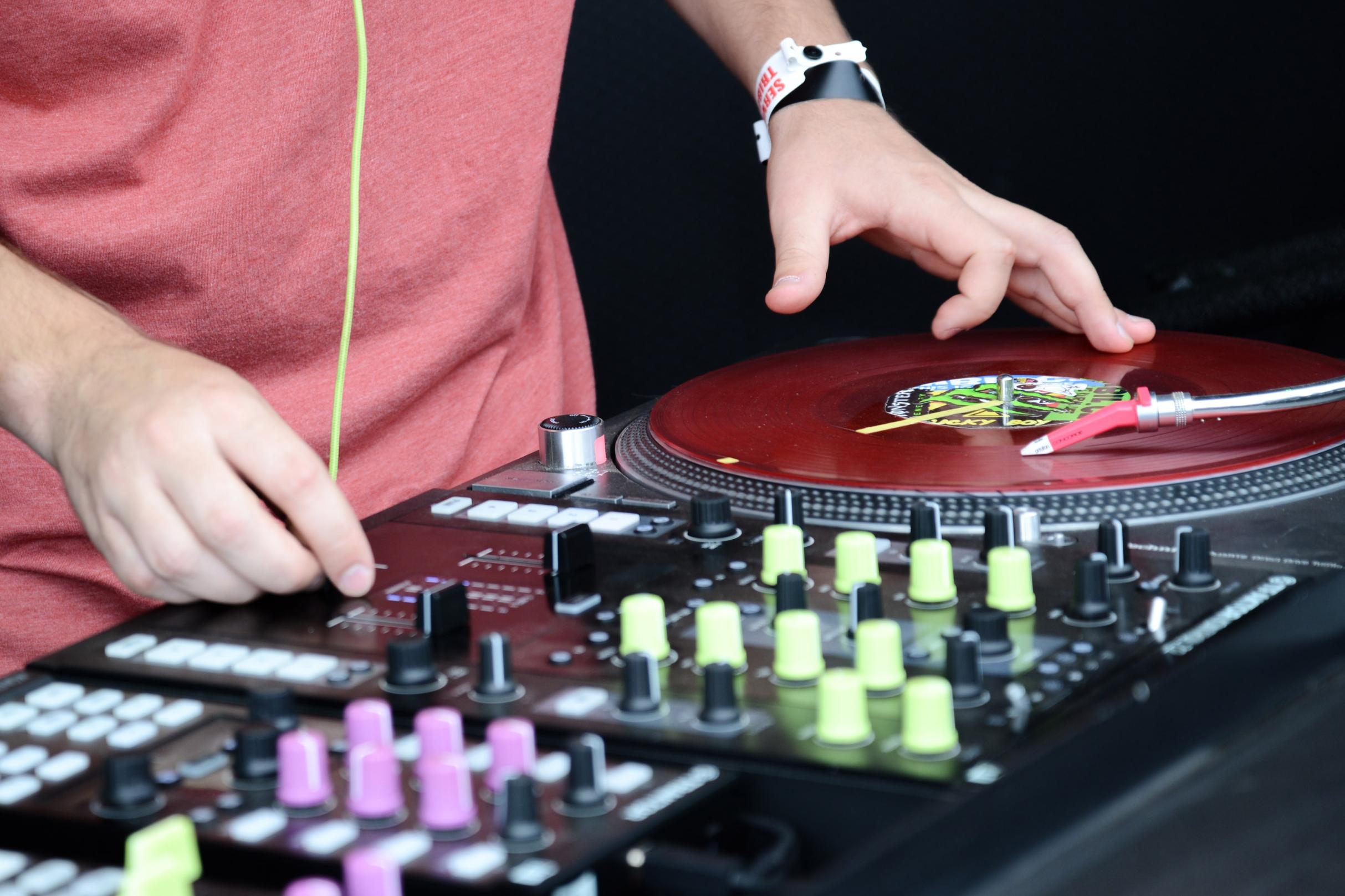 dj-play-the-song