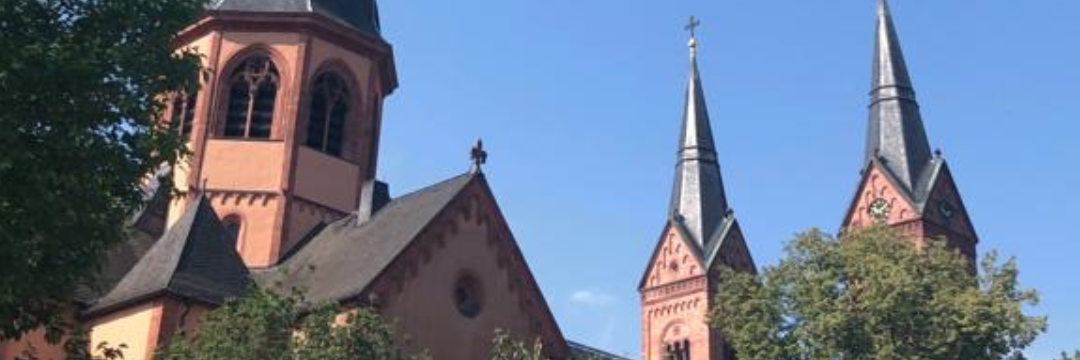 Die Basilika in Seligenstadt im Sommer