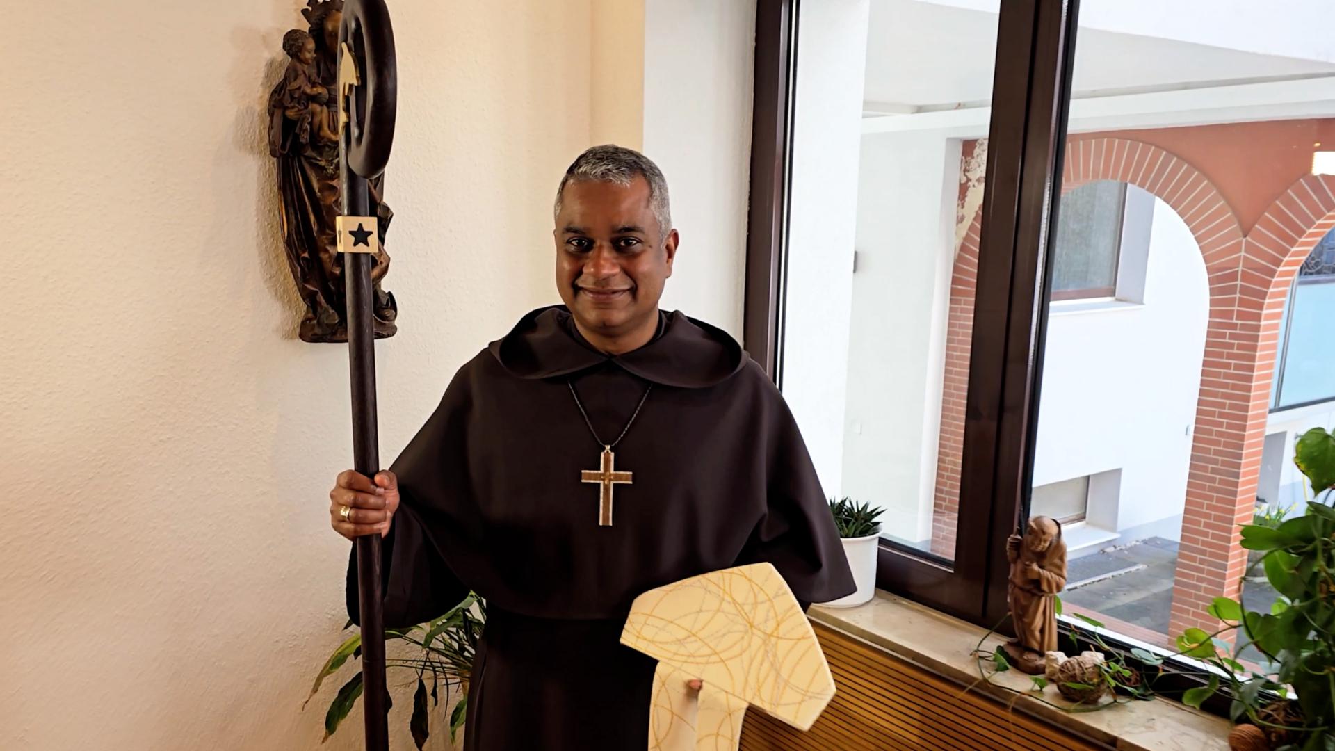 Weihbischof mit Insignien